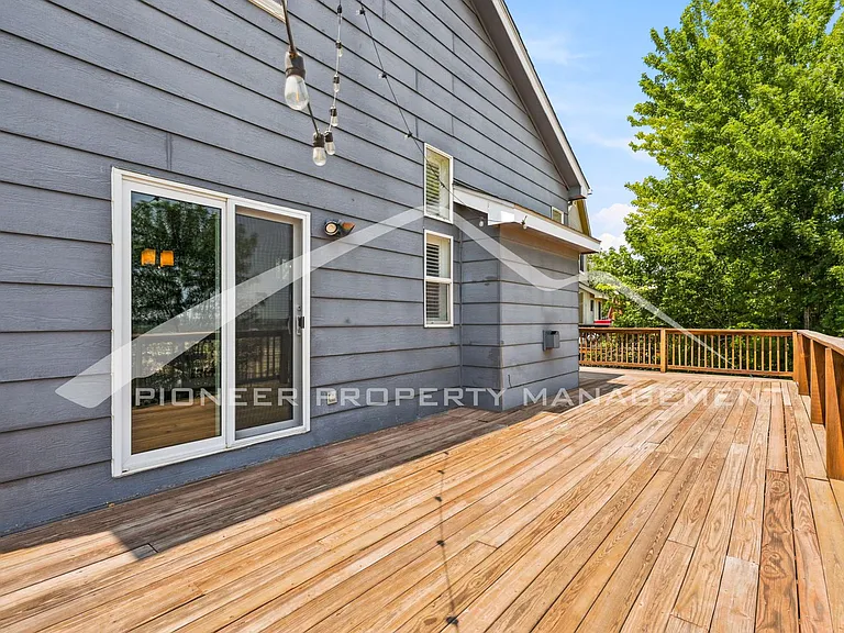 333 Sanders Cir — Photo 7