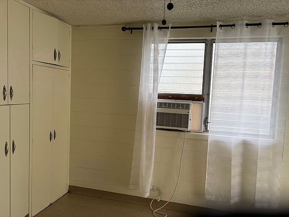 5th image of 810 Kaaloa St APT 5