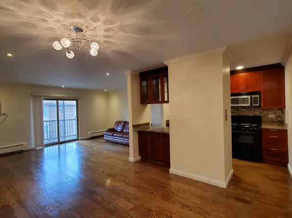 2418 N Kennicott Dr, Arlington Heights, IL