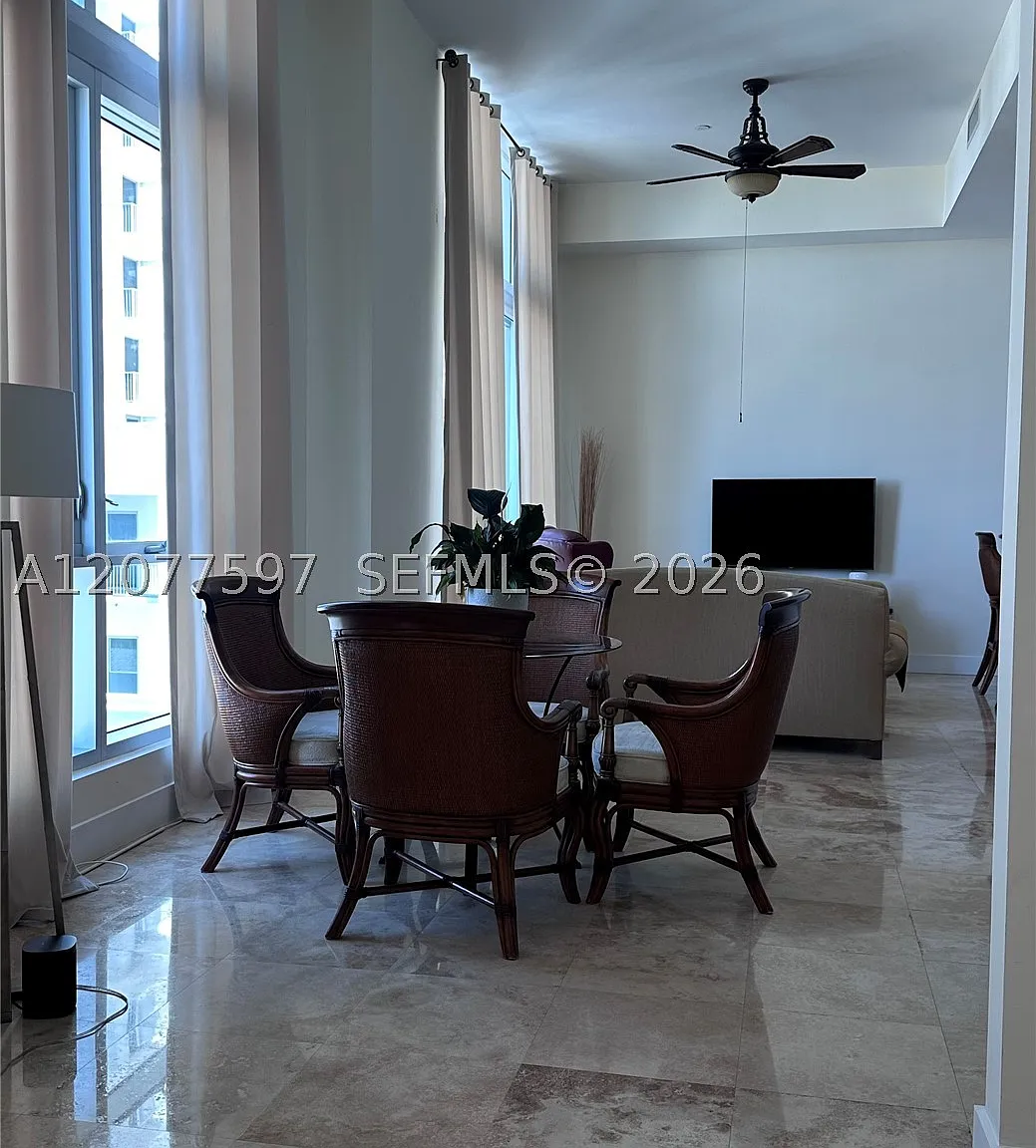 1 bed, 1.0 bath, 906 sqft, $2,795 — Photo 2