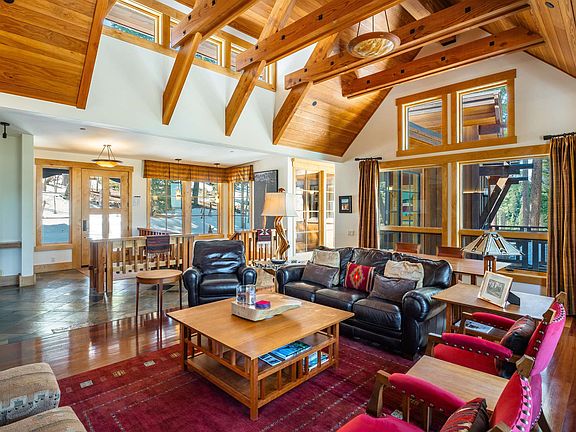 5th image of 2526 N Summit Pl