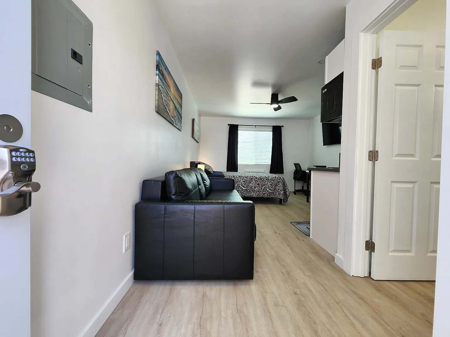 Studio, 300 sqft, $2,499 — Photo 2
