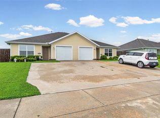 609 W Christopher Dr, Siloam Springs, AR 72761