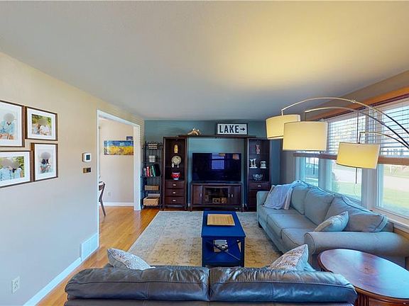 3rd image of 4059 Argyle Ave