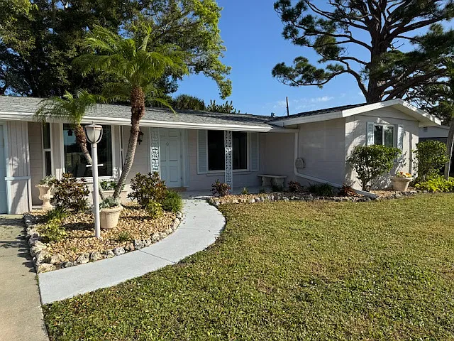 6408 Colonial Dr — Photo 2
