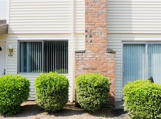 425 213th Pl SW APT B, Bothell, WA 98021