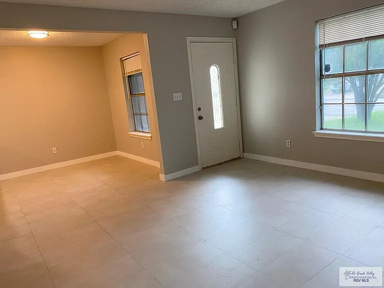2098 El Paraiso — Photo 5