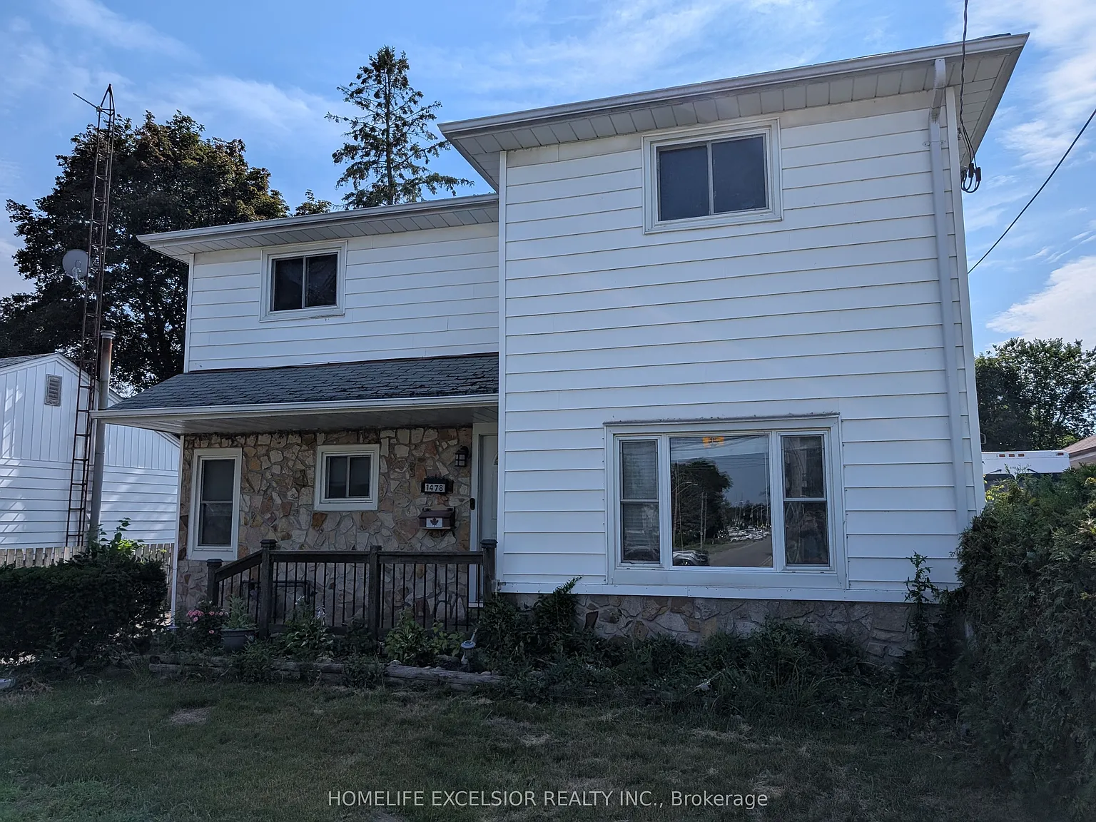 5 bed, $2,975 — Photo 2