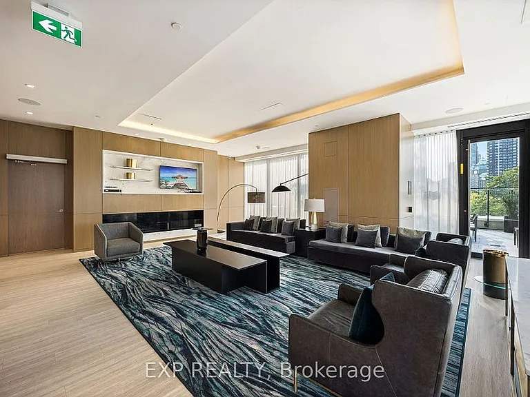 585 Bloor St E #318 — Photo 16