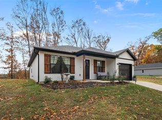 6 Washington Ln, Bella Vista, AR 72715