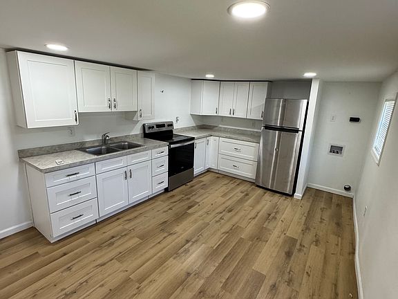 2nd image of 1101 Davis St NE #2