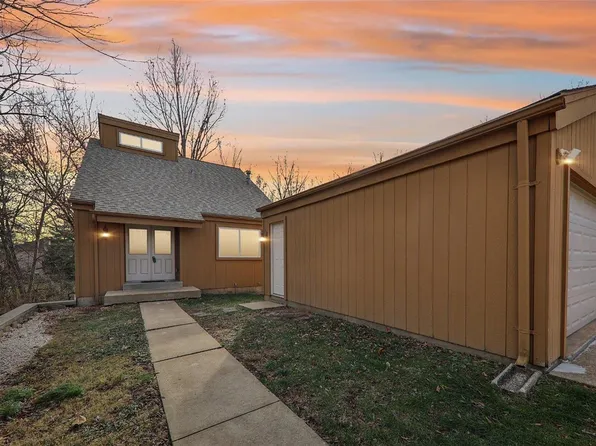 1683 Country Hill Ln, Ballwin, MO 63021