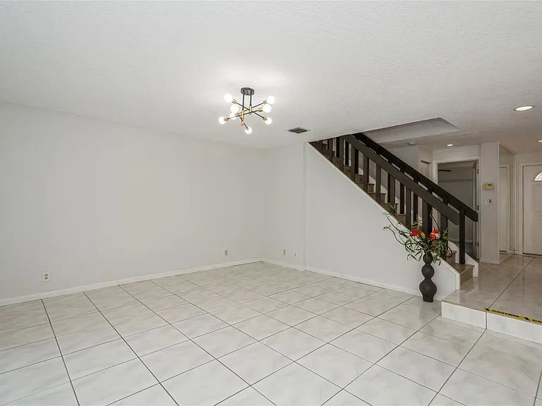 8208 NW 8th Pl — Photo 3