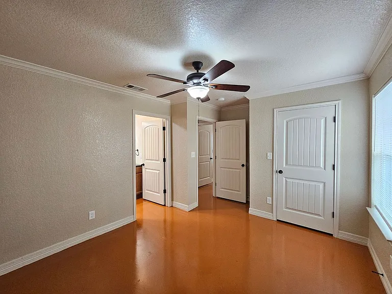803 Leifester Cir #B — Photo 8