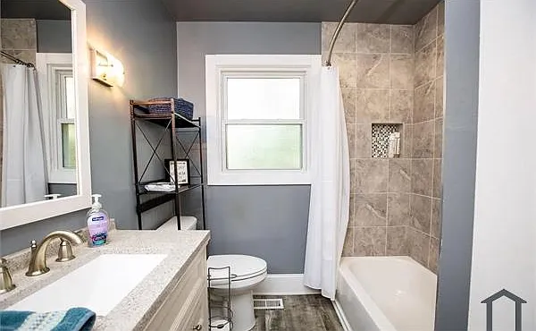 604 Colchester Dr — Photo 8