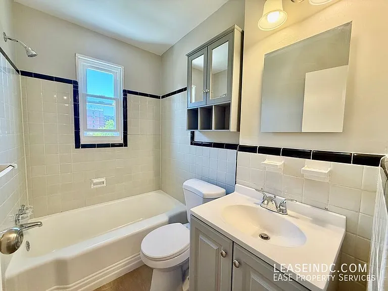 733 Crittenden St NE — Photo 17