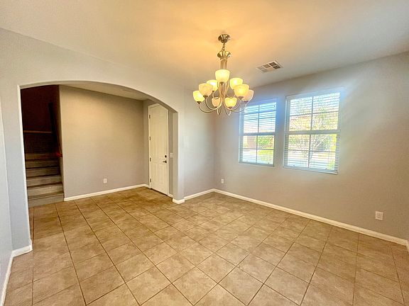 5th image of 576 Glassford Ct