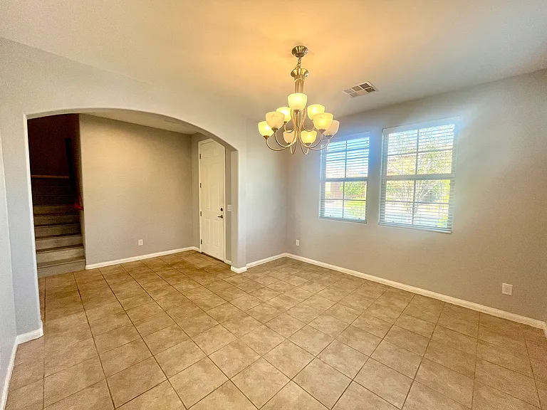 576 Glassford Ct — Photo 5
