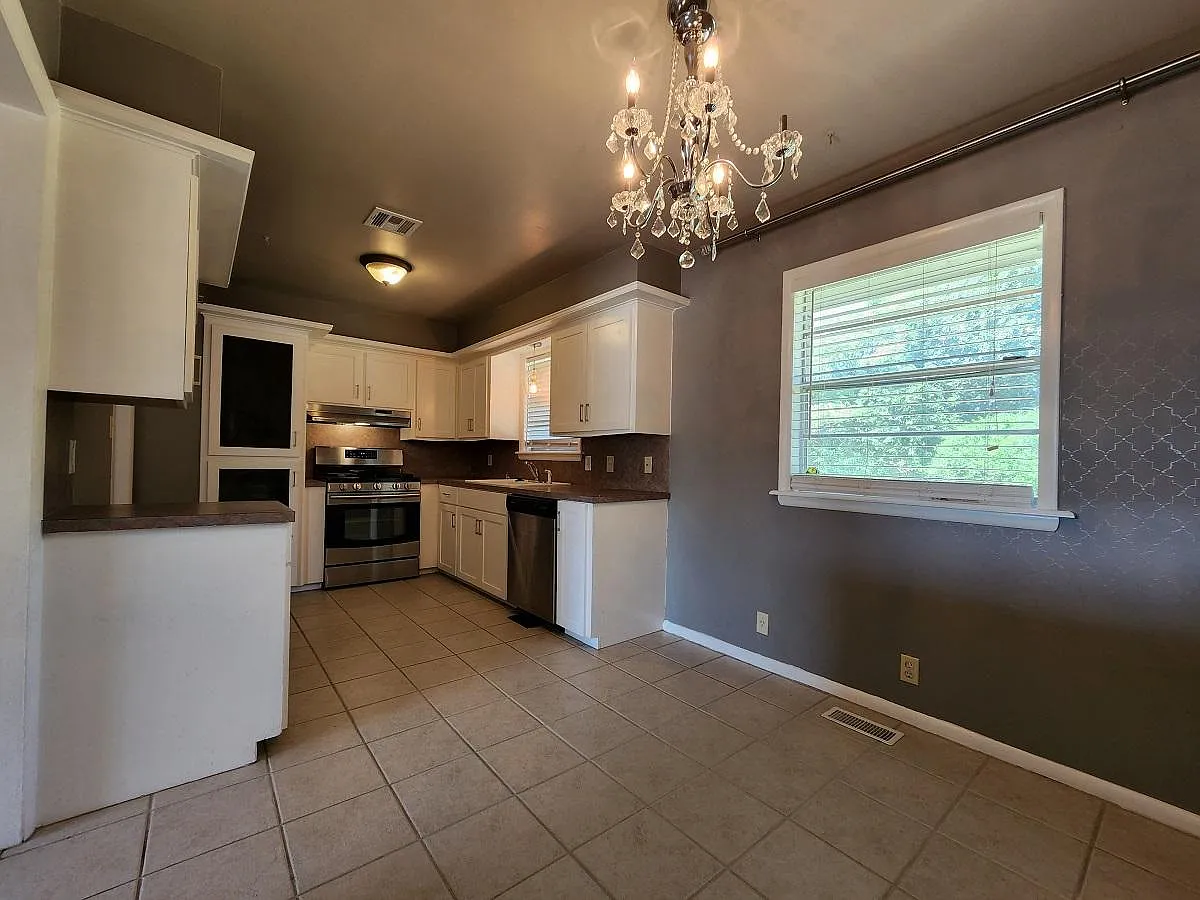 3 bed, 962 sqft, $1,225 — Photo 4