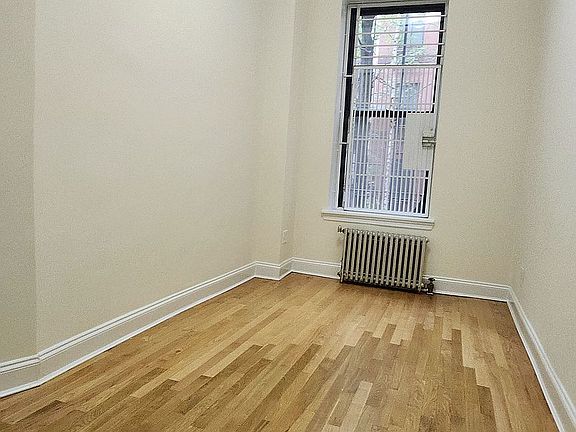 3rd image of 204 W 106th St APT 6