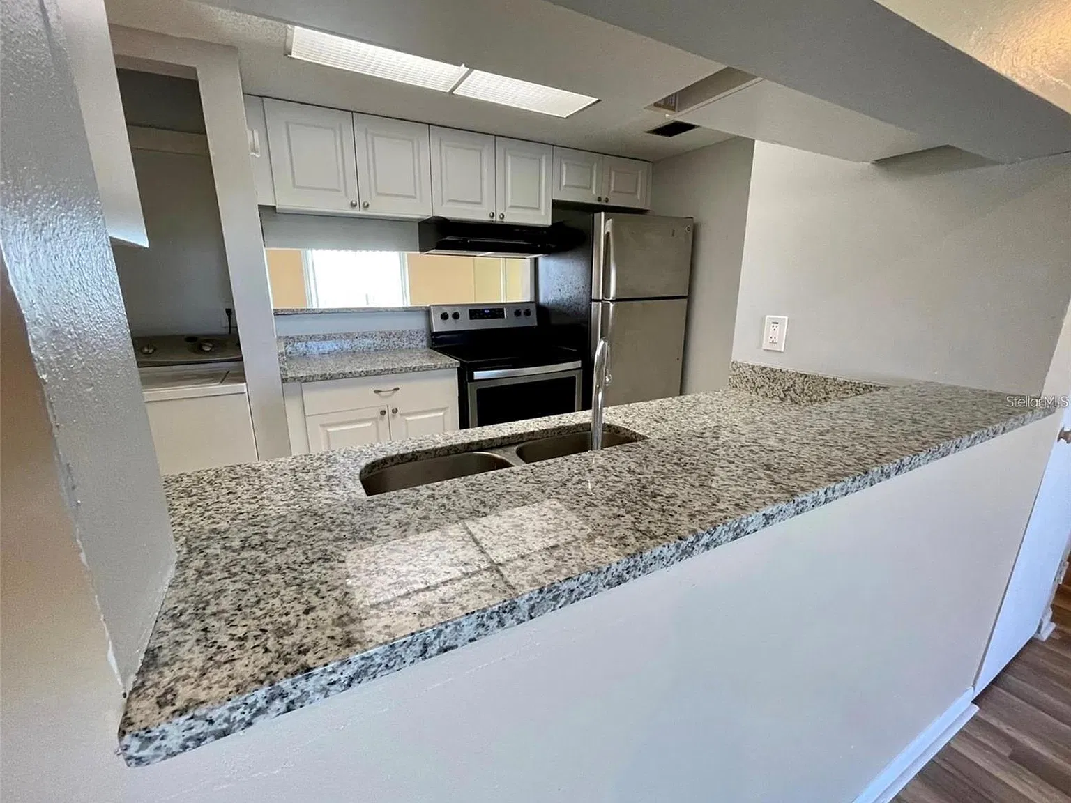 2 bed, 2.0 bath, 1090 sqft, $1,875 — Photo 2