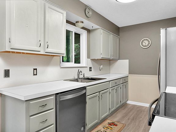 3rd image of 275 York View Pl NW #22