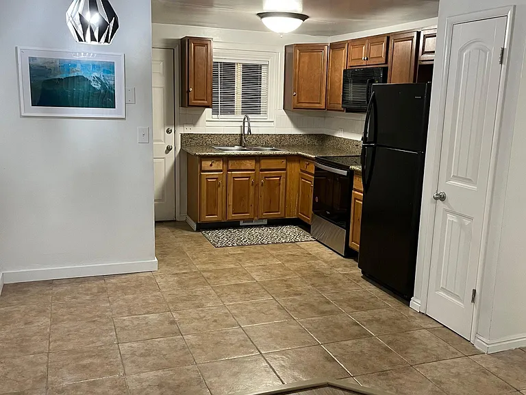 219 E Southgate Ave — Photo 10