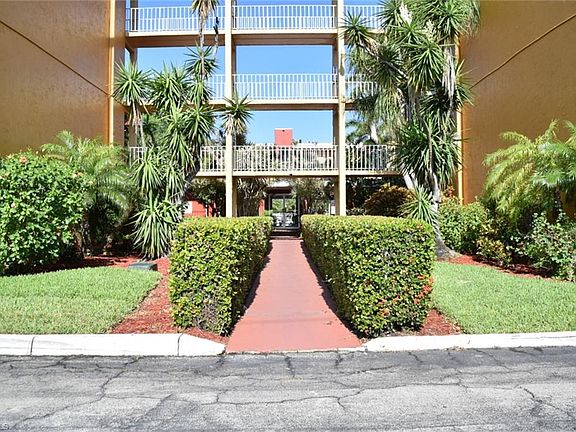 4th image of 2366 E Mall DR #211