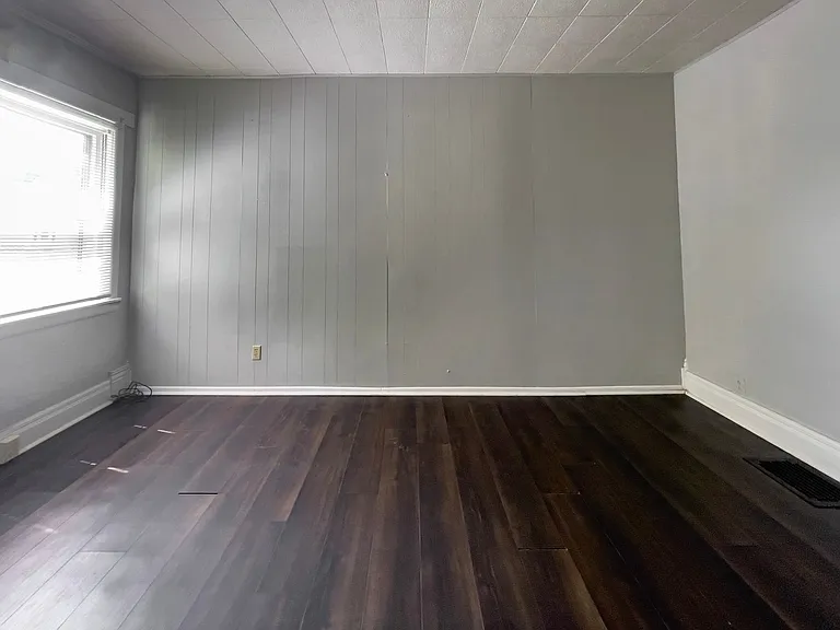 824 W University Ave — Photo 10