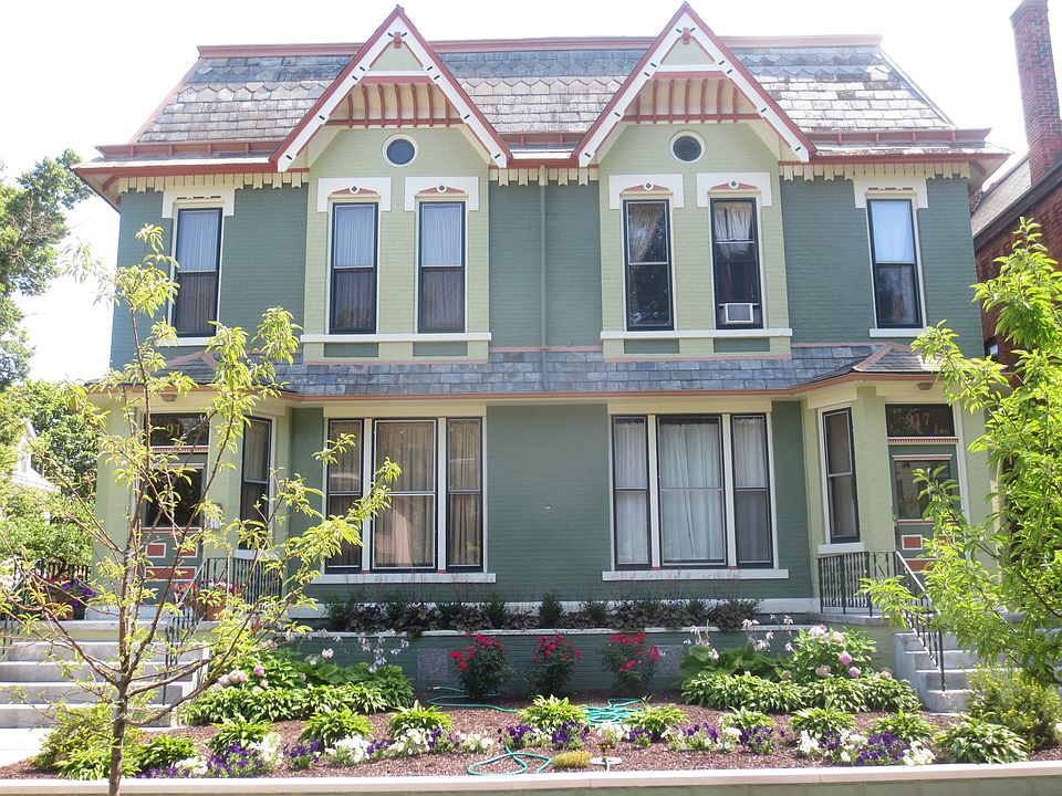 1st image of 917 W Berry St #A