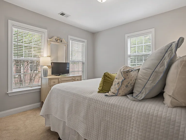 621 Highpark Ln — Photo 10
