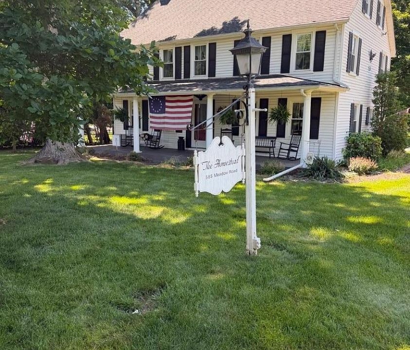 1st image of 585 Meadow Rd
