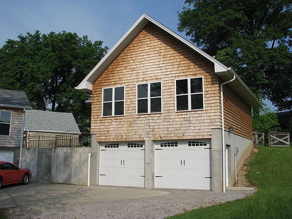 24' x 32' Garage/Studio