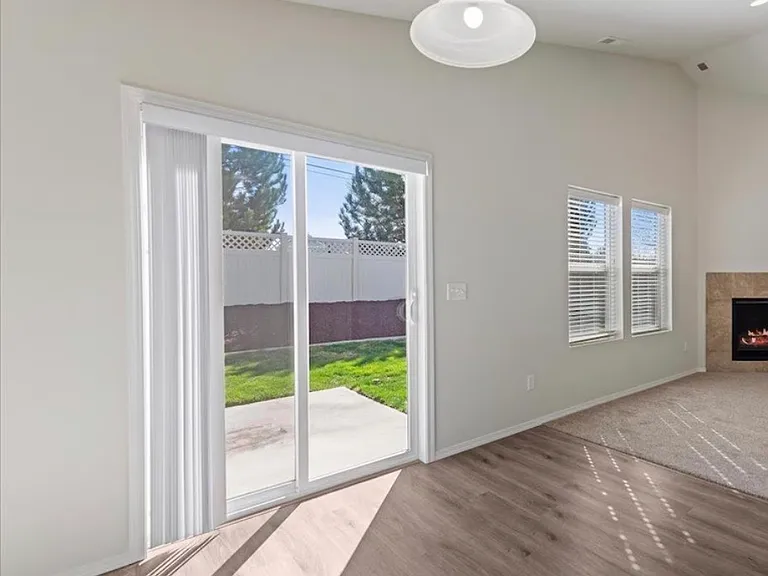 4176 N Alester Ave — Photo 6