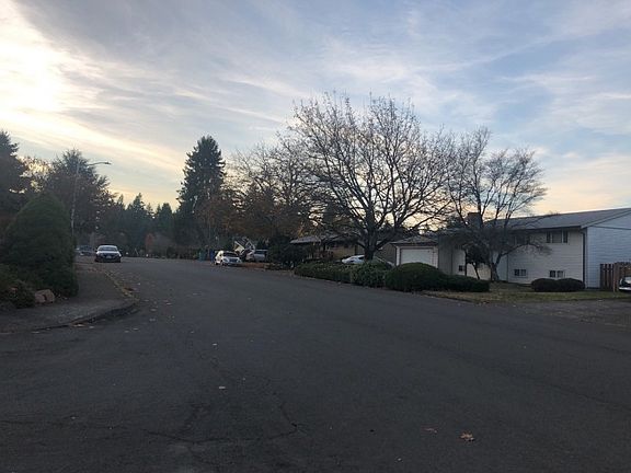 5th image of 10420 NE 42nd Ct
