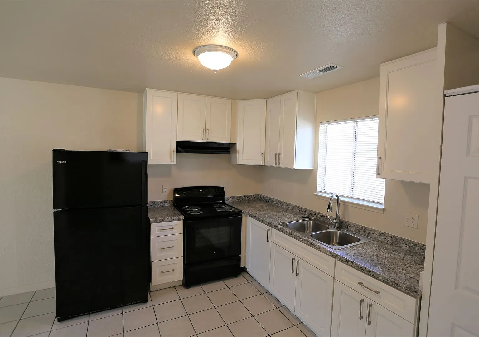 207 G Street — Photo 4