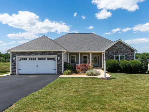 68 Rolling Oaks Dr, Fishersville, VA 22939