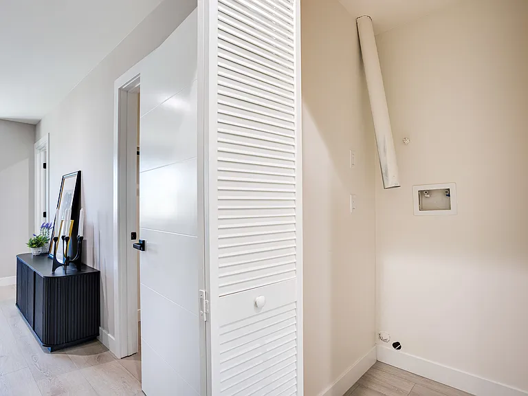 1020 S Mollison Ave — Photo 20