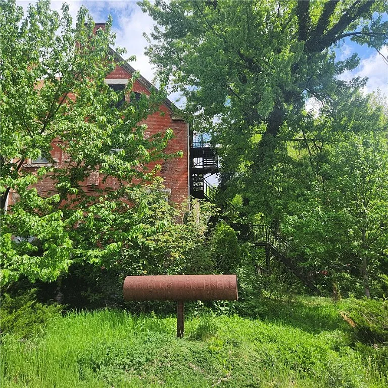 Building Photo - 602 Mulberry St #3