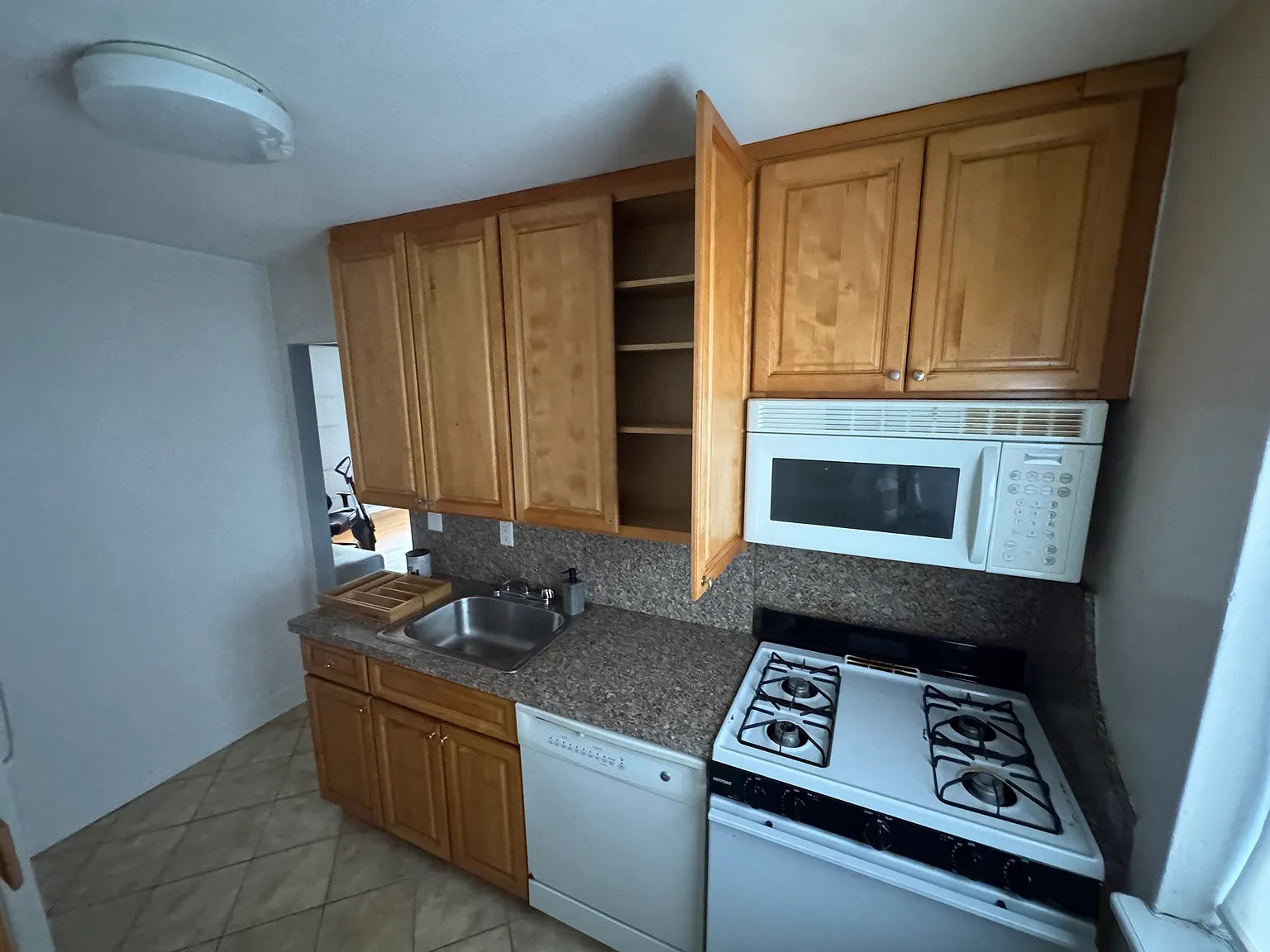 1 bed, 700 sqft, $2,250 — Photo 3
