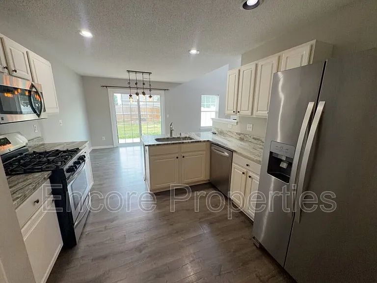 221 Danesway Dr — Photo 8