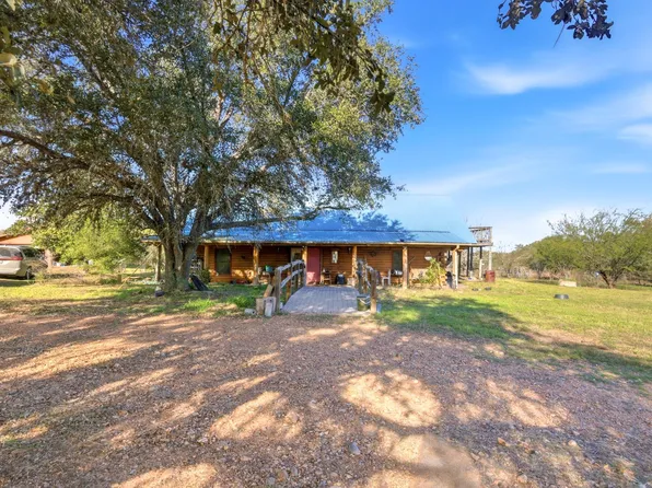 6347 Old Goliad Rd, Goliad, TX 77963