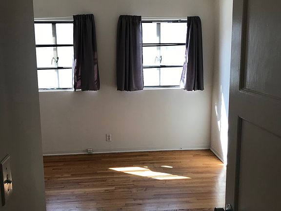 5th image of 5646 5648 1/2 Denny Ave