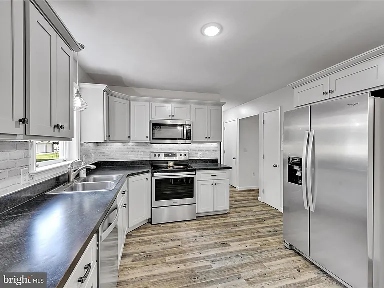 120 Duquesne Dr — Photo 12