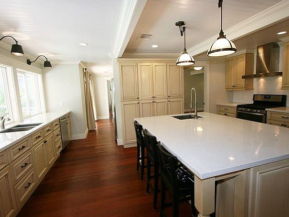2nd image of 308 Stonebridge Dr