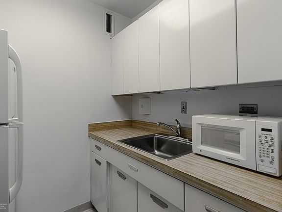 5th image of 900 N Lake Shore Dr APT 2105