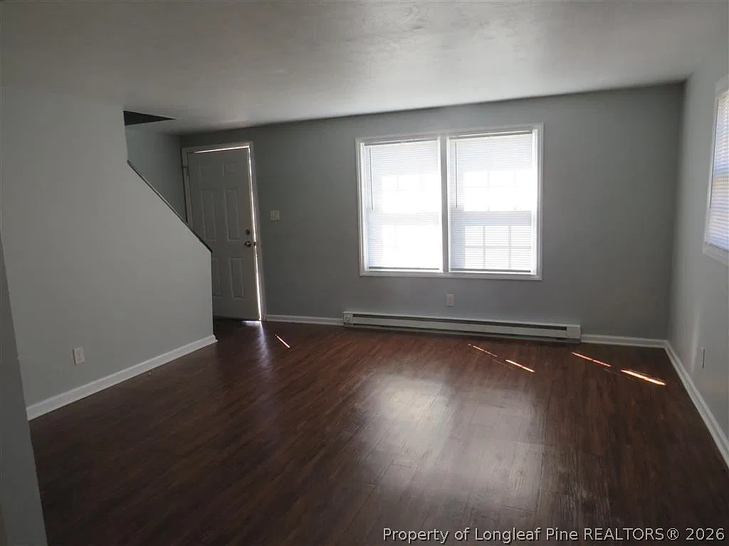2 bed, 1.0 bath, 800 sqft, $850 — Photo 2