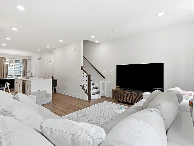 153 Locke St — Photo 21