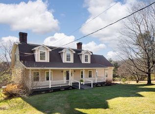 24 Ore Hill Rd, Lakeville, CT 06039