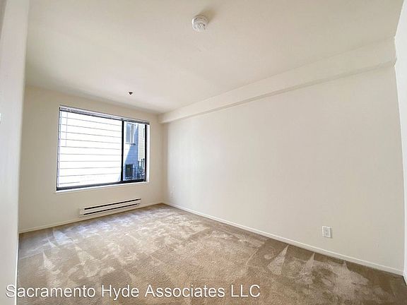 5th image of 1490 Sacramento St #1B